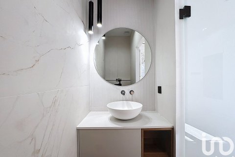 Apartamento de 4 dormitorios en venta en Barcelona, Cataluña, Spain № 4914 - foto 27