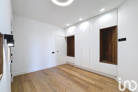 Apartamento de 4 dormitorios en venta en Barcelona, Cataluña, Spain № 4914 - foto 17