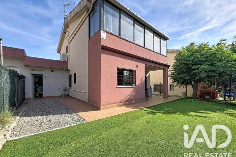 Сasa de 4 dormitorios en venta en Calafell, Tarragona, Cataluña, Spain № 8356 - foto 3