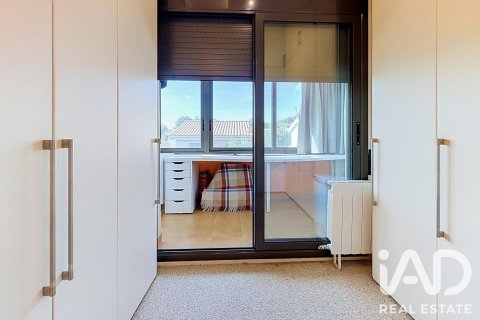 Сasa de 4 dormitorios en venta en Calafell, Tarragona, Cataluña, Spain № 8356 - foto 25