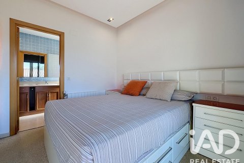 Сasa de 4 dormitorios en venta en Calafell, Tarragona, Cataluña, Spain № 8356 - foto 7