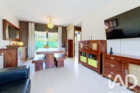 Сasa de 4 dormitorios en venta en Calafell, Tarragona, Cataluña, Spain № 8356 - foto 13