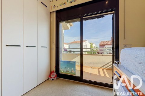Сasa de 4 dormitorios en venta en Calafell, Tarragona, Cataluña, Spain № 8356 - foto 27