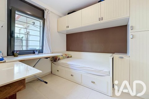 Сasa de 4 dormitorios en venta en Calafell, Tarragona, Cataluña, Spain № 8356 - foto 29