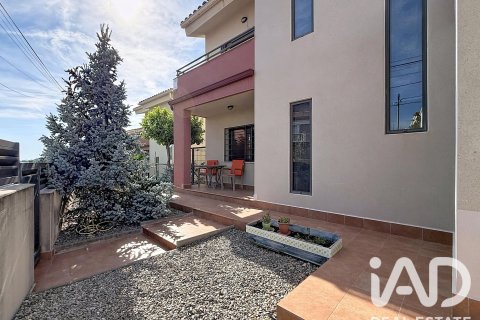 Сasa de 4 dormitorios en venta en Calafell, Tarragona, Cataluña, Spain № 8356 - foto 10