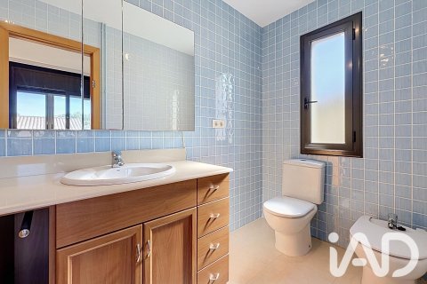 Сasa de 4 dormitorios en venta en Calafell, Tarragona, Cataluña, Spain № 8356 - foto 24