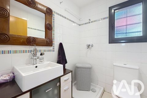 Сasa de 4 dormitorios en venta en Calafell, Tarragona, Cataluña, Spain № 8356 - foto 15