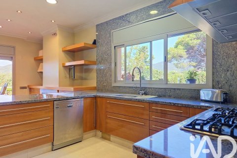 Купить дом в Кабрильс, Испания с 7 спален, 881м², № 8354 - фото 9