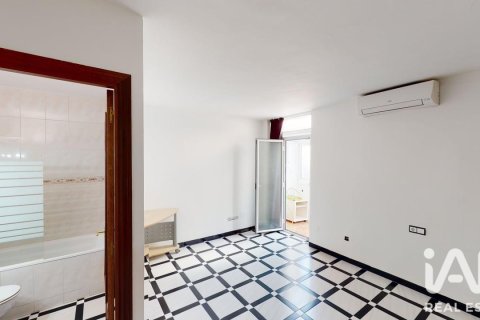Сasa de 6 dormitorios en venta en Canet de Mar, Barcelona, Cataluña, Spain № 8351 - foto 28