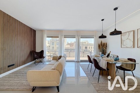 Ático de 2 dormitorios en venta en Barcelona, Cataluña, Spain № 8353