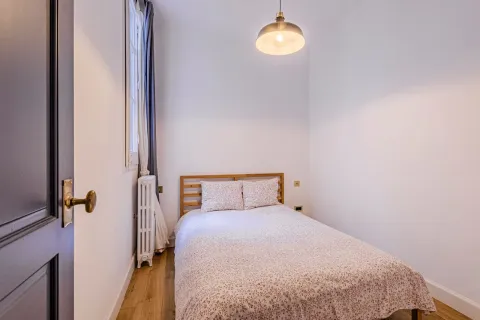 Apartamento de 4 dormitorios en venta en Barcelona, Cataluña, Spain № 1737 - foto 19