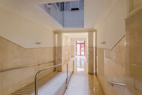 Apartamento de 4 dormitorios en venta en Barcelona, Cataluña, Spain № 1737 - foto 20