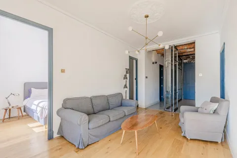 Apartamento de 4 dormitorios en venta en Barcelona, Cataluña, Spain № 1737 - foto 2