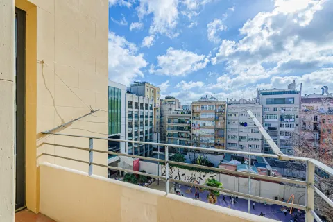 Apartamento de 4 dormitorios en venta en Barcelona, Cataluña, Spain № 1737 - foto 13