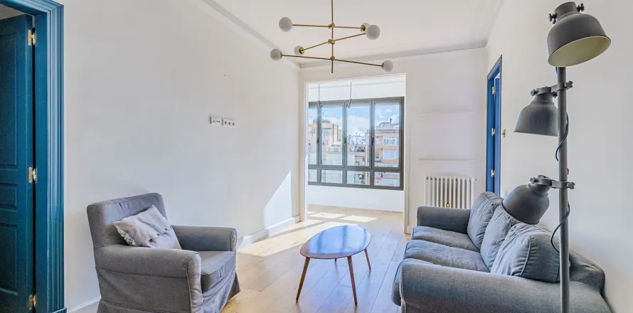Apartamento de 4 dormitorios en venta en Barcelona, Cataluña, Spain № 1737