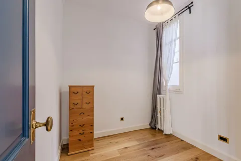 Apartamento de 4 dormitorios en venta en Barcelona, Cataluña, Spain № 1737 - foto 16