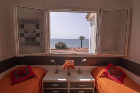 Сasa de 8 dormitorios en venta en Coma-Ruga, Tarragona, Cataluña, Spain № 1736 - foto 6