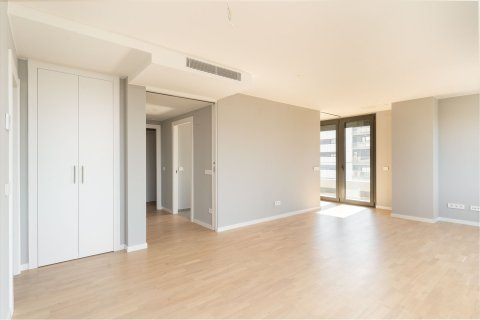Apartamento de 4 dormitorios en venta en Badalona, Barcelona, Cataluña, Spain № 1733 - foto 2