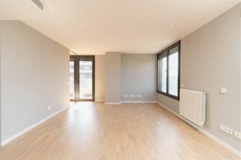 Apartamento de 4 dormitorios en venta en Badalona, Barcelona, Cataluña, Spain № 1733 - foto 3