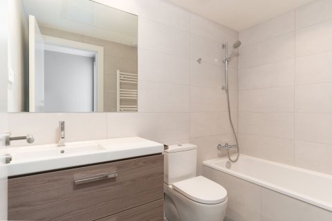 Apartamento de 4 dormitorios en venta en Badalona, Barcelona, Cataluña, Spain № 1733 - foto 12