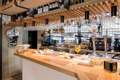 Cafetería / restaurante de 153 m² en venta en Ciudad Vieja, Barcelona, Cataluña, Spain № 4588
