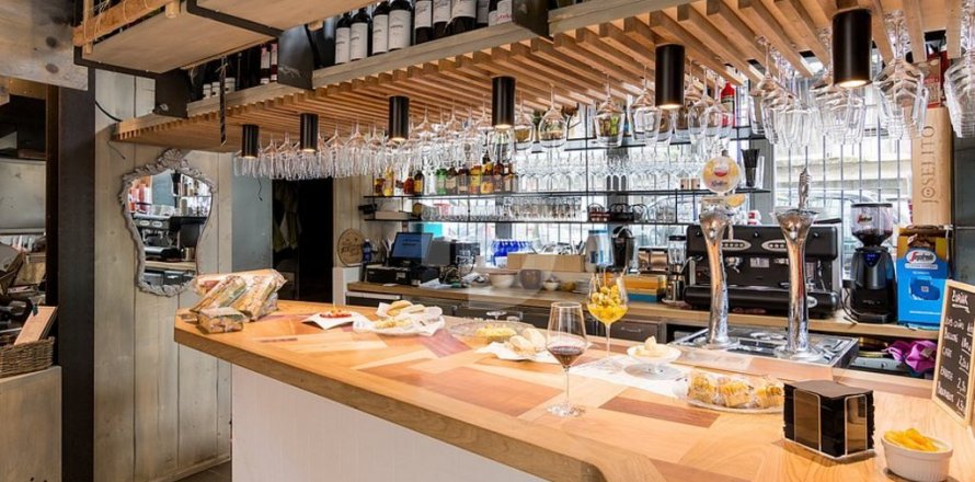 Cafetería / restaurante de 153 m² en venta en Ciudad Vieja, Barcelona, Cataluña, Spain № 4588