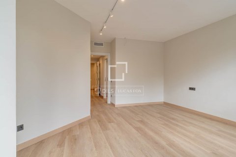 Apartamento de 5 dormitorios en alquiler en Barcelona, Cataluña, Spain № 8625 - foto 19