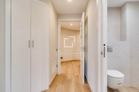 Apartamento de 5 dormitorios en alquiler en Barcelona, Cataluña, Spain № 8625 - foto 20