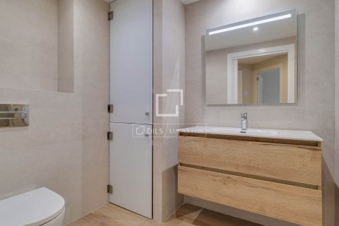 Apartamento de 5 dormitorios en alquiler en Barcelona, Cataluña, Spain № 8625 - foto 16