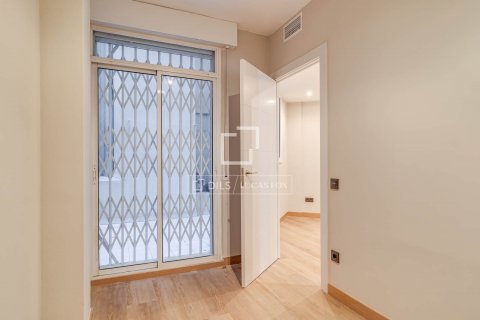Apartamento de 5 dormitorios en alquiler en Barcelona, Cataluña, Spain № 8625 - foto 25