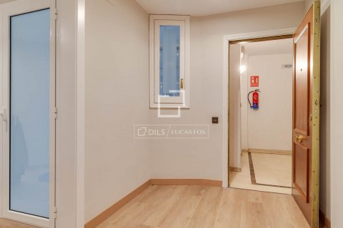 Apartamento de 5 dormitorios en alquiler en Barcelona, Cataluña, Spain № 8625 - foto 7