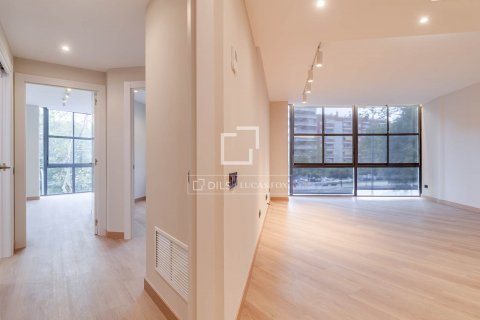 Apartamento de 5 dormitorios en alquiler en Barcelona, Cataluña, Spain № 8625 - foto 3