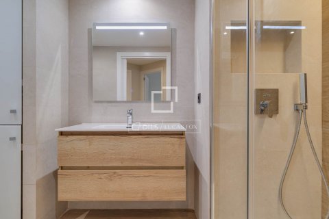 Apartamento de 5 dormitorios en alquiler en Barcelona, Cataluña, Spain № 8625 - foto 15