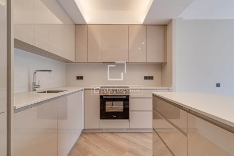 Apartamento de 5 dormitorios en alquiler en Barcelona, Cataluña, Spain № 8625 - foto 28
