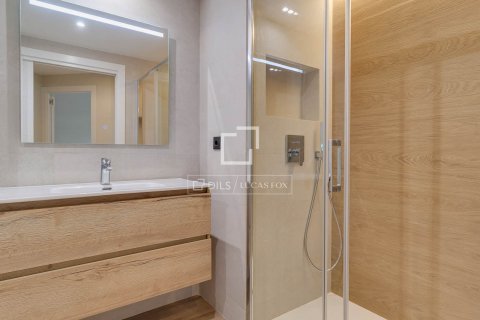 Apartamento de 5 dormitorios en alquiler en Barcelona, Cataluña, Spain № 8625 - foto 14