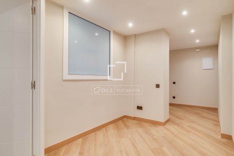 Apartamento de 5 dormitorios en alquiler en Barcelona, Cataluña, Spain № 8625 - foto 23