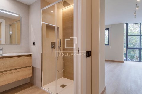 Apartamento de 5 dormitorios en alquiler en Barcelona, Cataluña, Spain № 8625 - foto 13