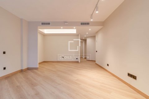 Apartamento de 5 dormitorios en alquiler en Barcelona, Cataluña, Spain № 8625 - foto 5