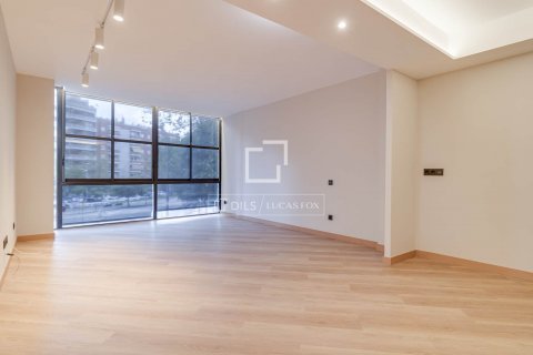 Apartamento de 5 dormitorios en alquiler en Barcelona, Cataluña, Spain № 8625