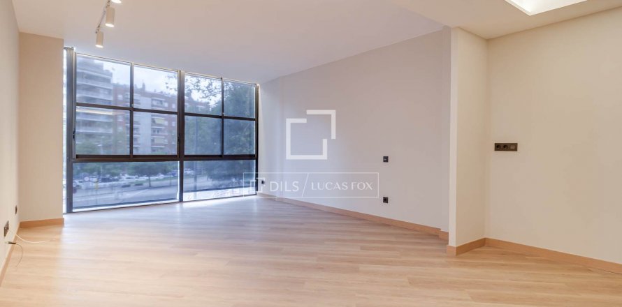Apartamento de 5 dormitorios en alquiler en Barcelona, Cataluña, Spain № 8625