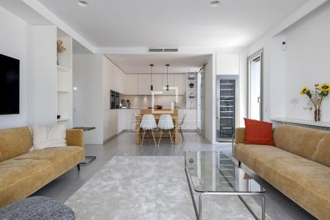 Ático de 3 dormitorios en alquiler en Barcelona, Cataluña, Spain № 8630 - foto 2