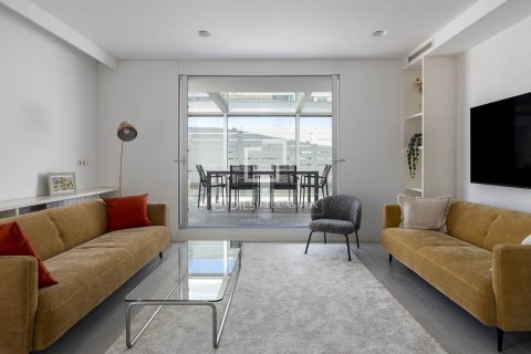 Ático de 3 dormitorios en alquiler en Barcelona, Cataluña, Spain № 8630
