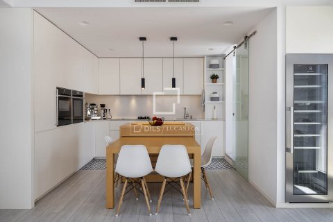 Ático de 3 dormitorios en alquiler en Barcelona, Cataluña, Spain № 8630 - foto 4