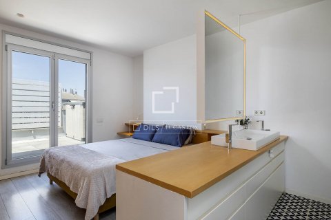 Ático de 3 dormitorios en alquiler en Barcelona, Cataluña, Spain № 8630 - foto 18