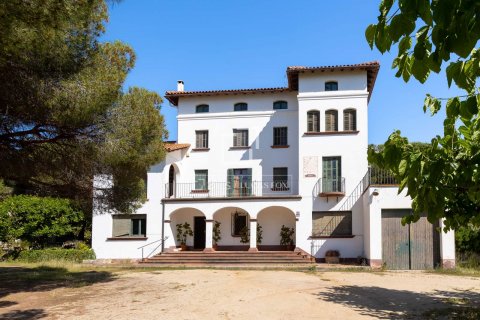 Finca de 10 dormitorios en venta en Alella, Barcelona, Cataluña, Spain № 8629 - foto 2
