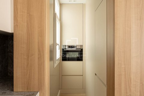 Apartamento de 2 dormitorios en alquiler en Barcelona, Cataluña, Spain № 8624 - foto 19