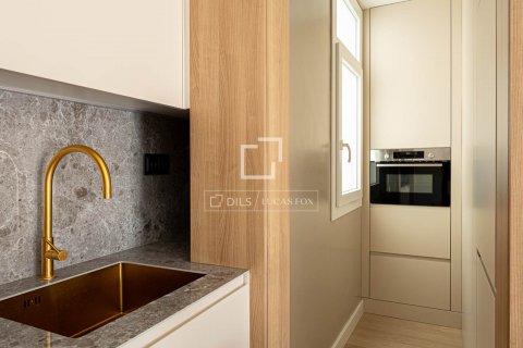 Apartamento de 2 dormitorios en alquiler en Barcelona, Cataluña, Spain № 8624 - foto 18