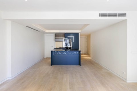 Купить квартиру в Барселона, Испания с 1 спальня, 82м², № 4270 - фото 2
