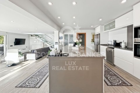 Купить дом в Палау-Савердера, Испания с 4 спальни, 290м², № 5376 - фото 3