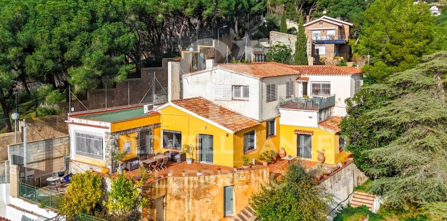 Сasa de 6 dormitorios en venta en Barcelona, Cataluña, Spain № 5371
